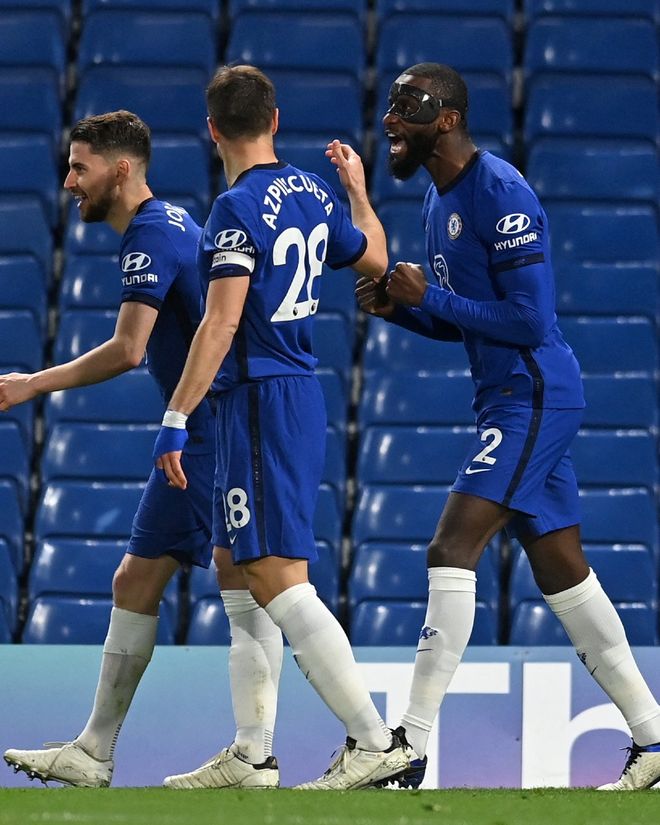 伤愈回归，三笘薰重返球场进行单独训练