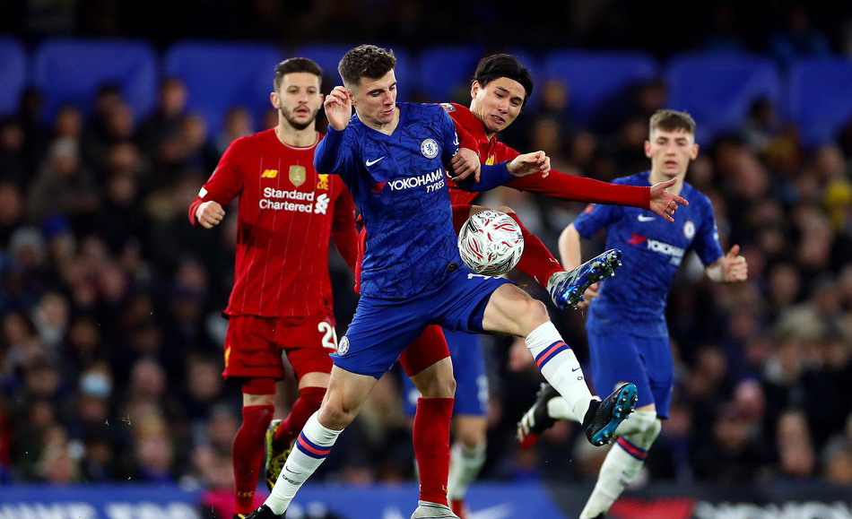 主裁谈拜仁点球：塔的手扩大了接触面积；凯恩的肘碰到了对方