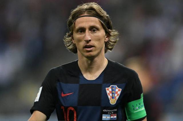 东体：男篮惨败会影响男足；邵佳一带队要改造思想和精神面貌