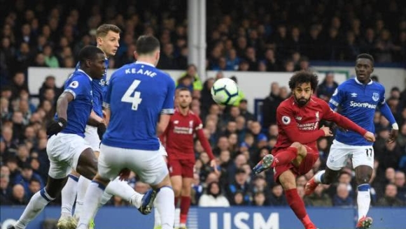 记者：曼联希望姆伯莫12月21日踢完维拉后再去参加非洲杯